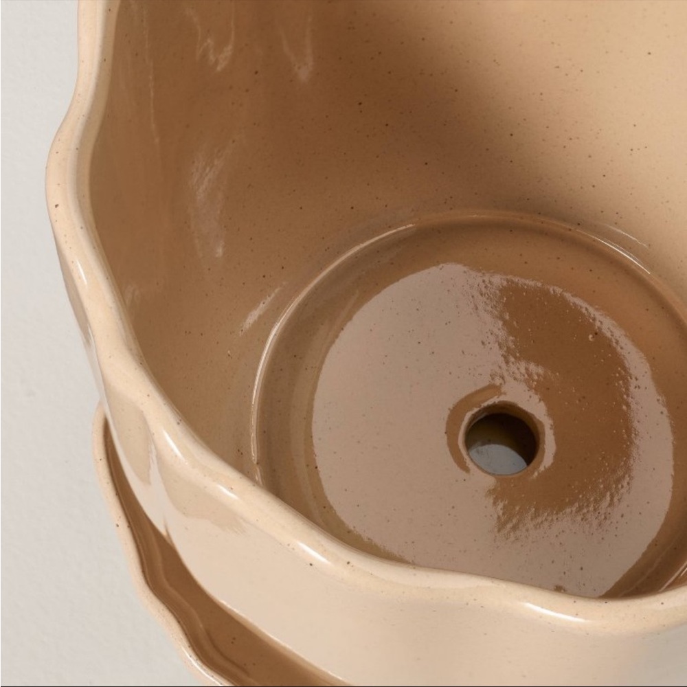 Hearth & Hand 6" Scalloped Edge Stoneware Planter Pot with Saucer Tan NWT - Picture 3 of 4
